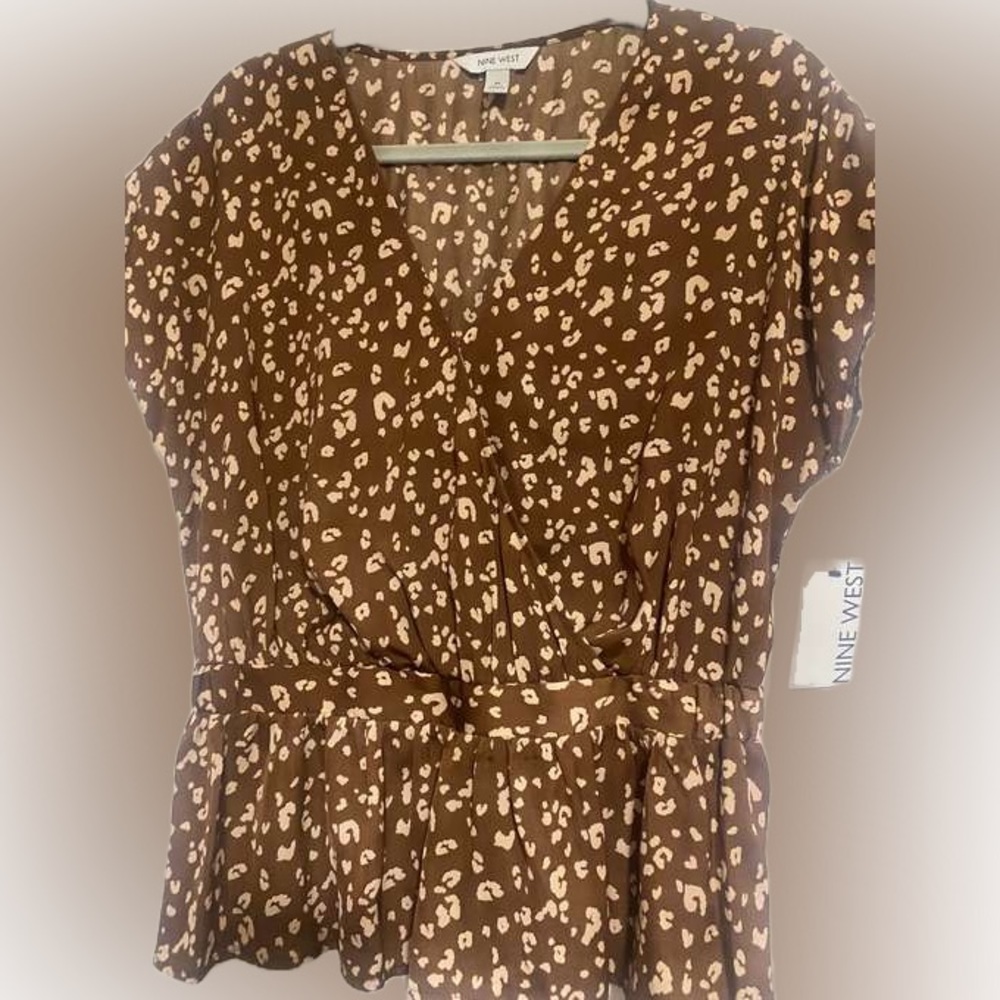 NWT Women’s faux wrap leopard print blouse Nine West size M brown New top